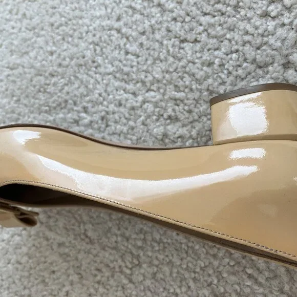 Salvatore Ferragamo Women Vara Pump  sz7.5B –Amaretti (Tan/Beige) Patent Leather - Picture 7 of 16